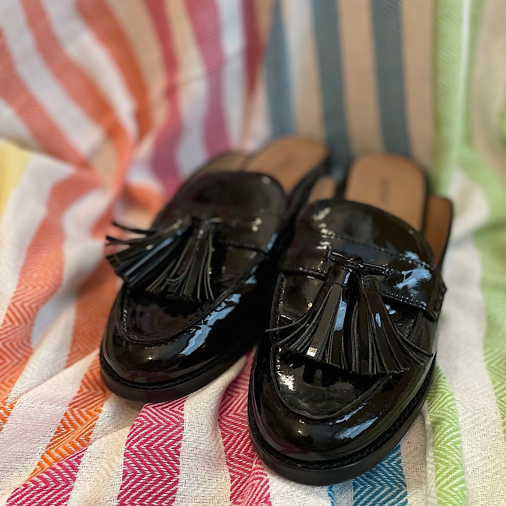 NWOT Slip on Mule with tassels